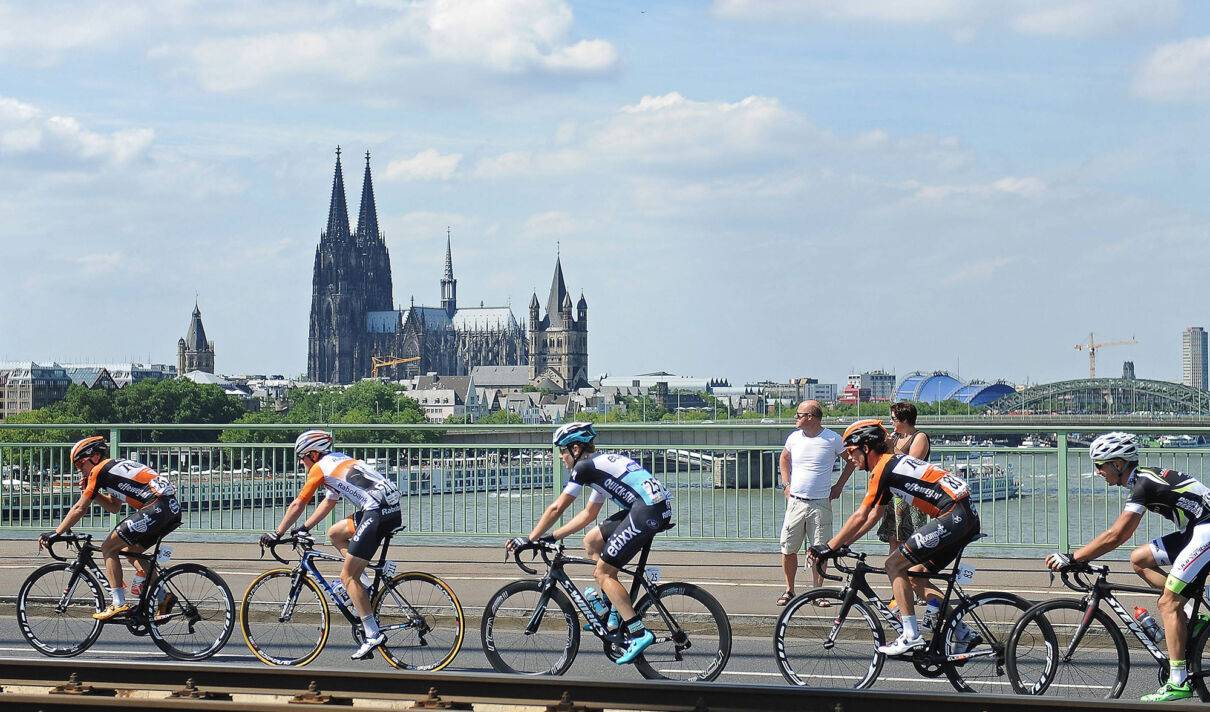 Rund um Köln: A Guide to Cycling Routes for Amateur Enthusiasts